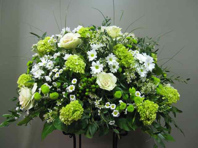 Coussin de fleurs pour cercueil Vert et blanc - Fleuriste Abaca