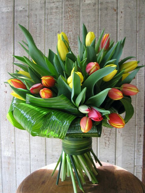 Bouquet de tulipes au feuillage simple - Fleuriste Abaca