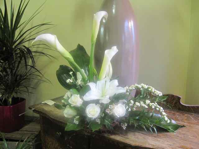 Fleurs pour urne Lys et roses - Fleuriste Abaca