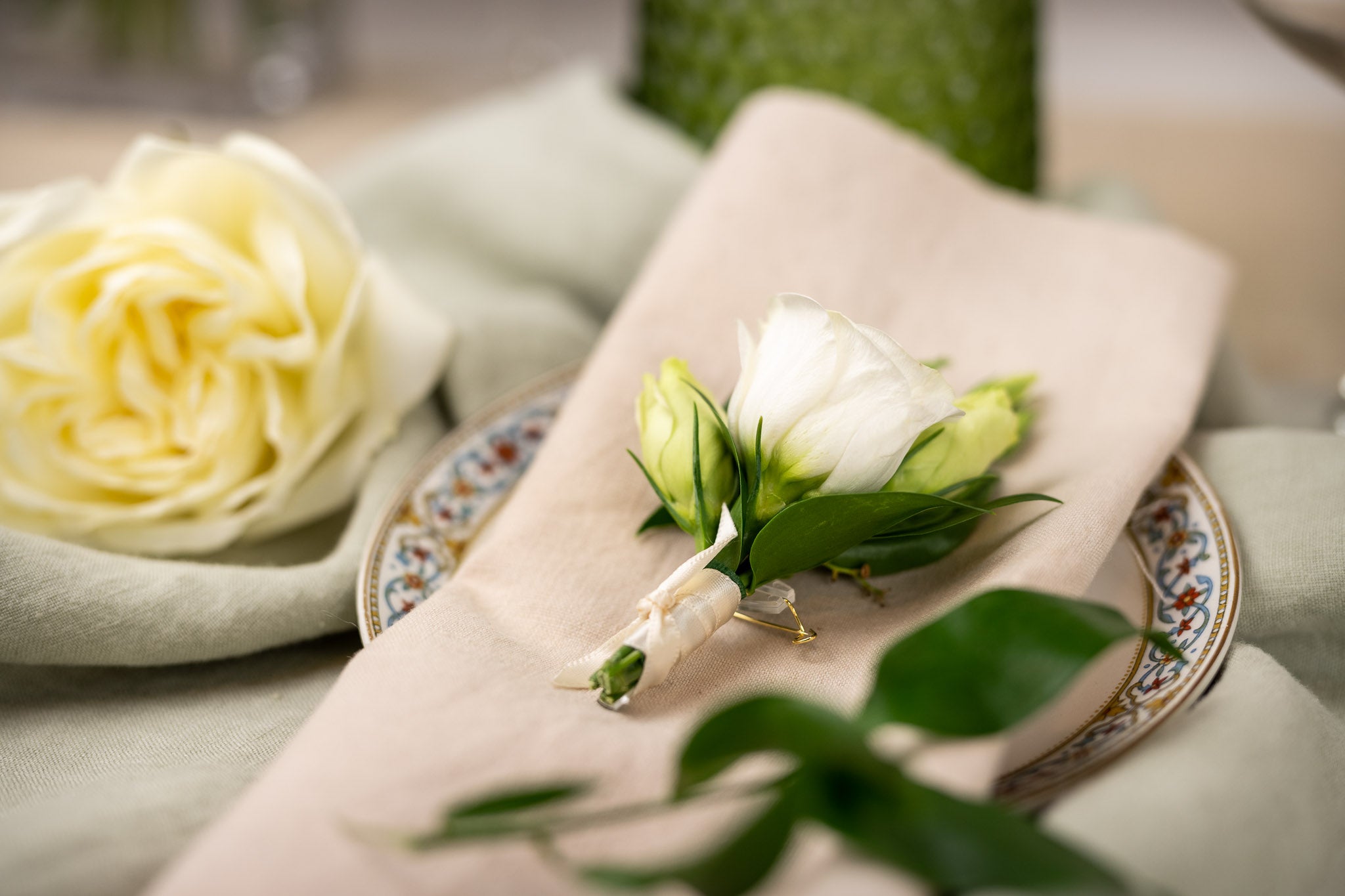 Boutonnière de lisianthus - Fleuriste Abaca