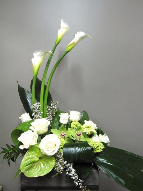 Fleurs pour urne Calla et cymbidium - Fleuriste Abaca