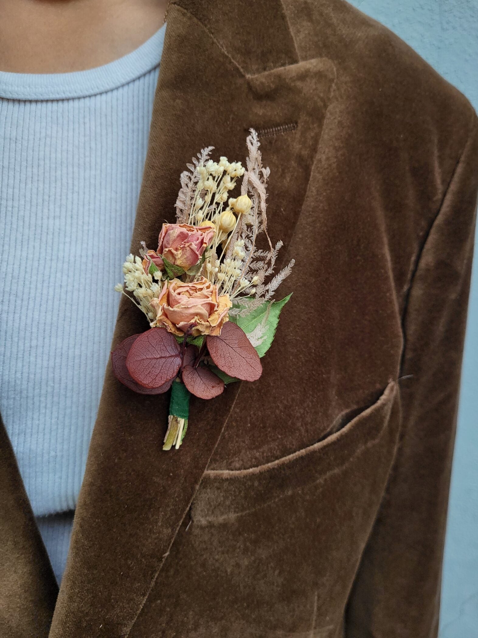 Boutonnière avec fleurs séchées - Fleuriste Abaca