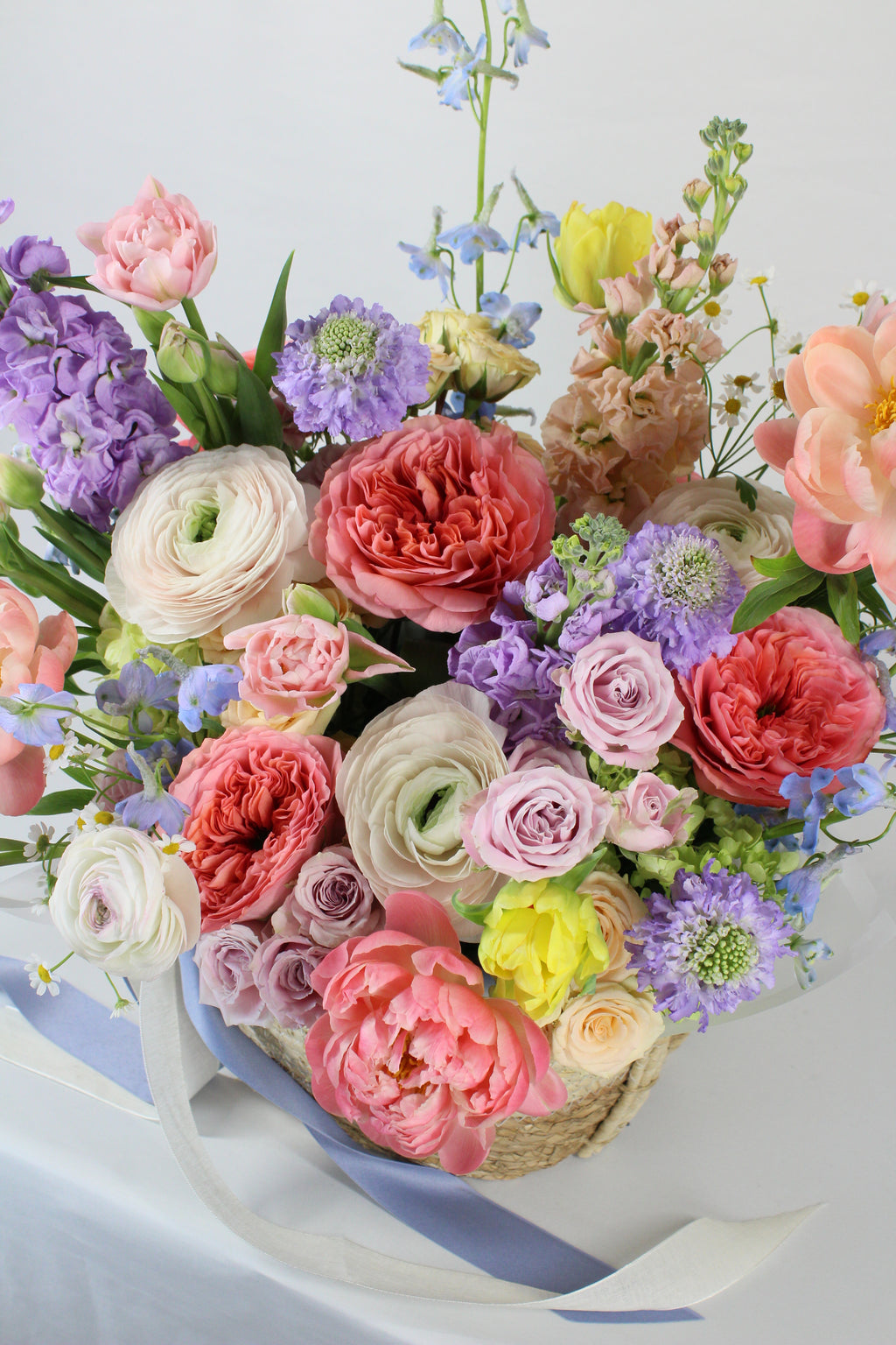 Panier de fleurs par Cristina - Fleuriste Abaca