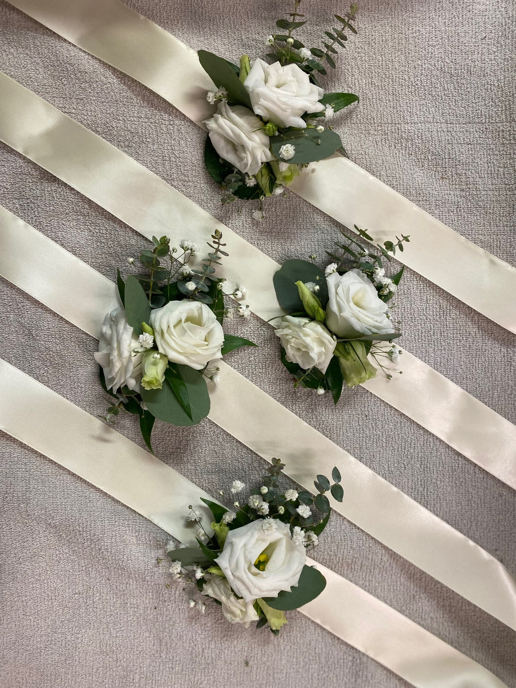 Bracelet de lisianthus - Fleuriste Abaca