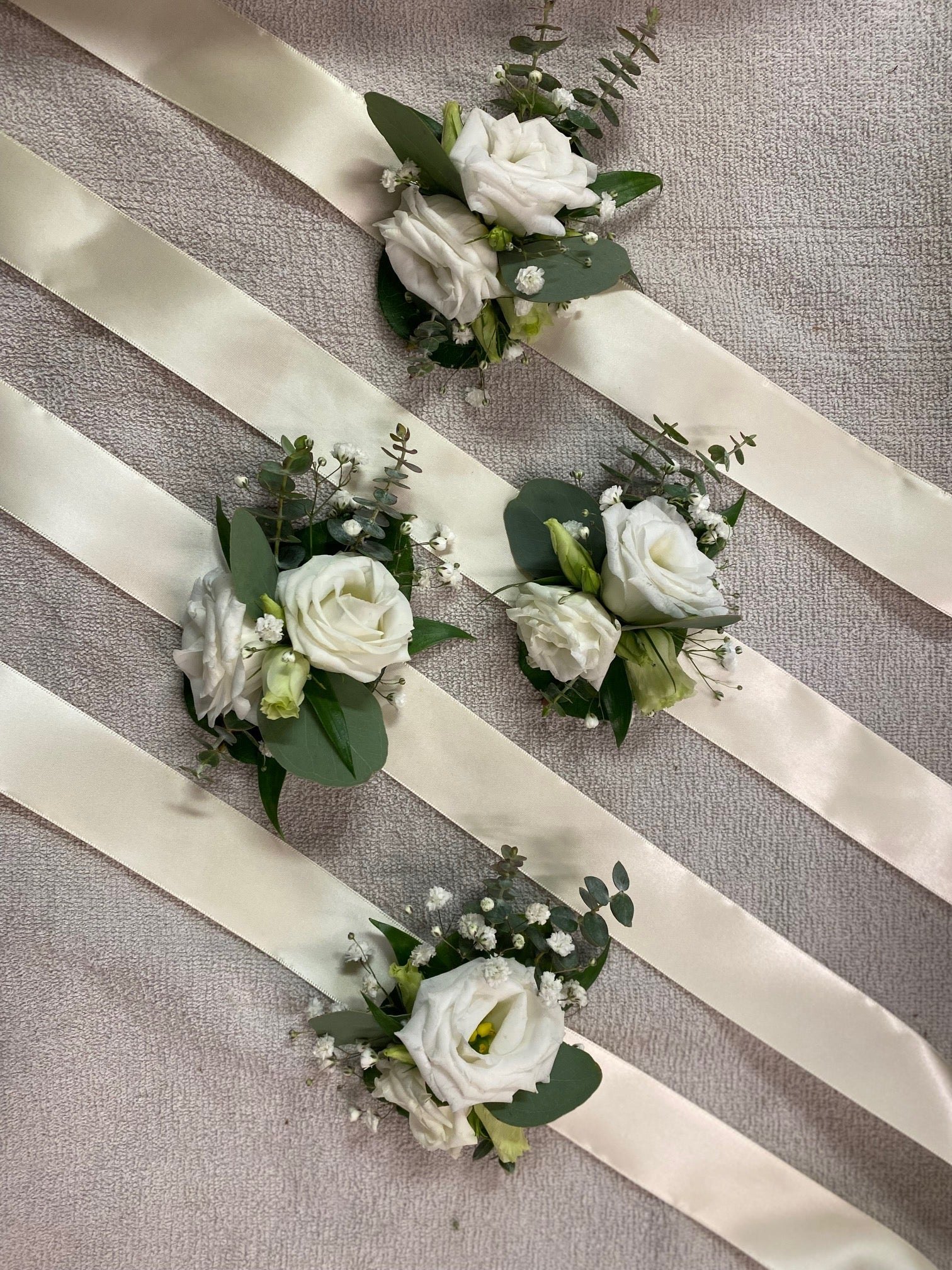 Bracelet de lisianthus - Fleuriste Abaca