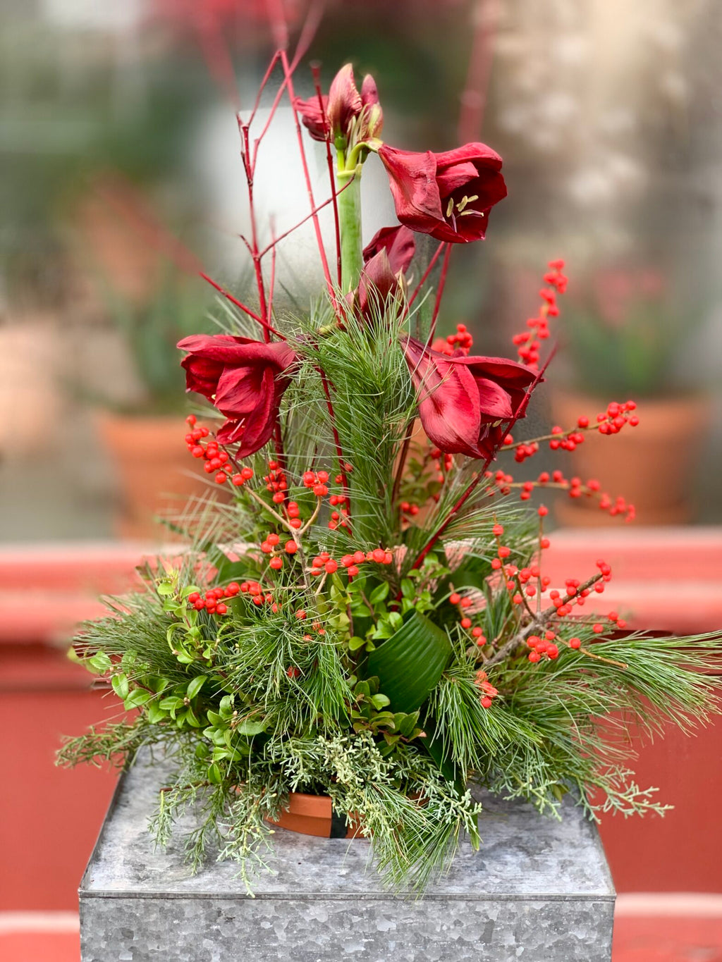 Composition florale Forêt rouge - Fleuriste Abaca