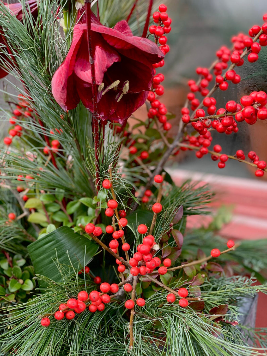 Composition florale Forêt rouge - Fleuriste Abaca