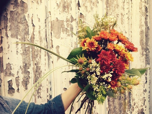 Bouquet d'automne par Fanny - Chrysanthème, solidago, leucadendron. - Fleuriste Abaca