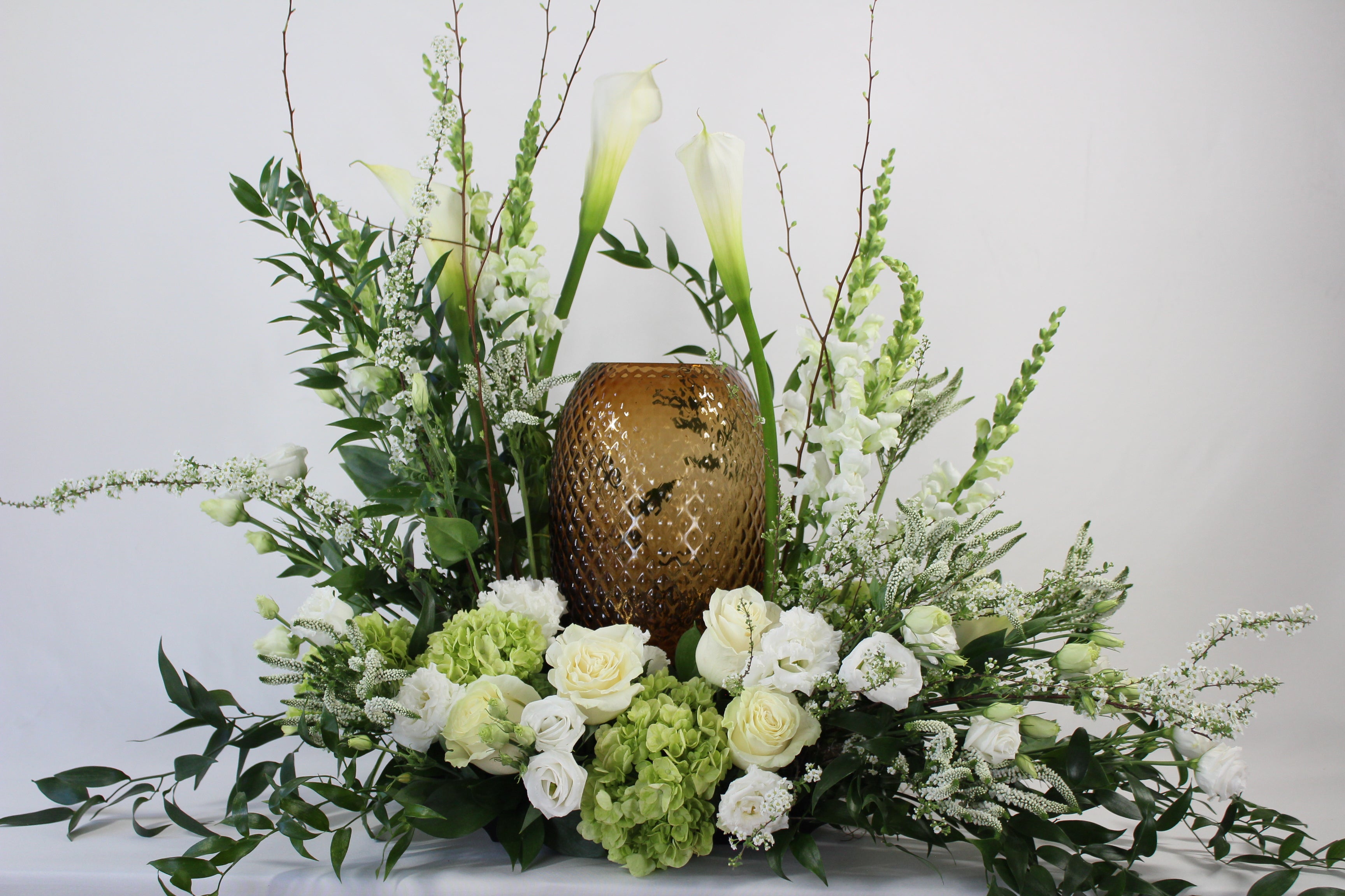Fleurs pour urne Élégance en blanc - Fleuriste Abaca
